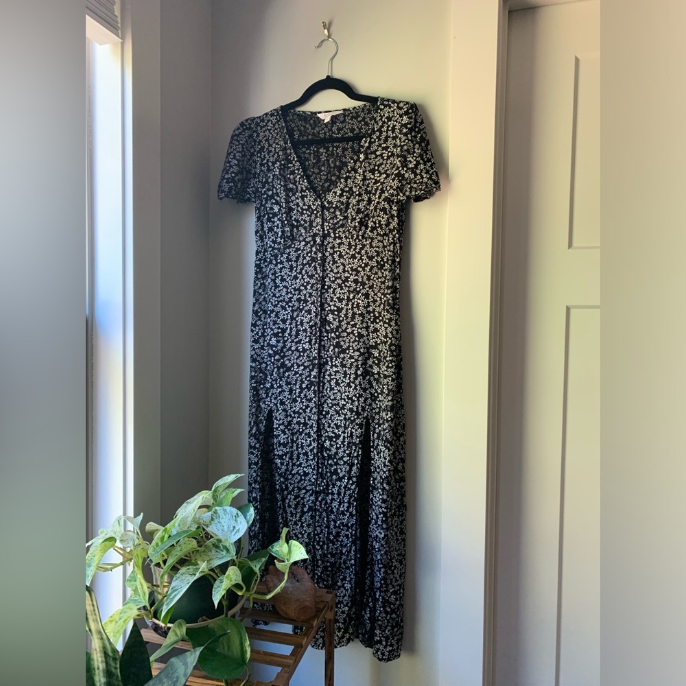 Asos Miss Selfridge petite angel sleeve ditsy maxi dress in black, size 8 - Picture 6 of 9